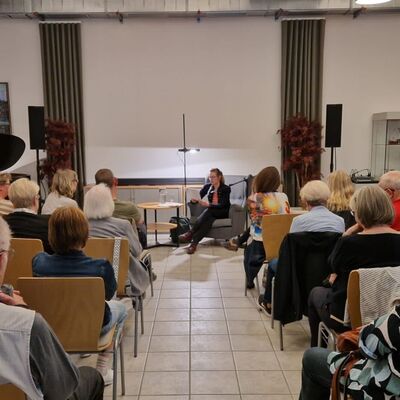 Anne van Ares liest